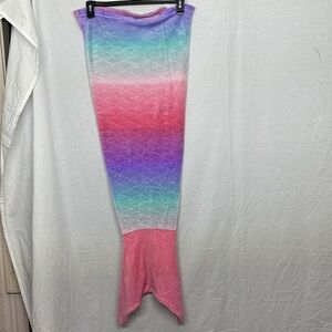 Zoe & Zac Colorful Mermaid Tail Blanket RB1